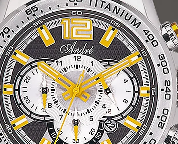 Detalle del dial de la 33379H: subesferas y agujas amarillas